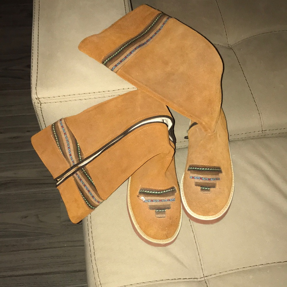 Knee high brown sway  boats.